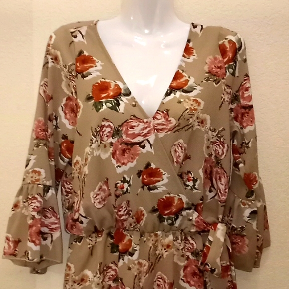 See You Monday Floral Trumpet Sleeved Romper - Picture 4 of 13